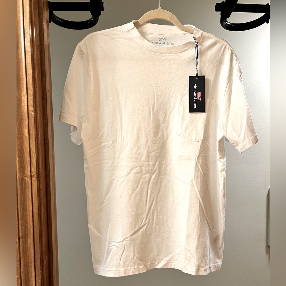 NWT. Mens Vineyard Vines Tee. Sz S